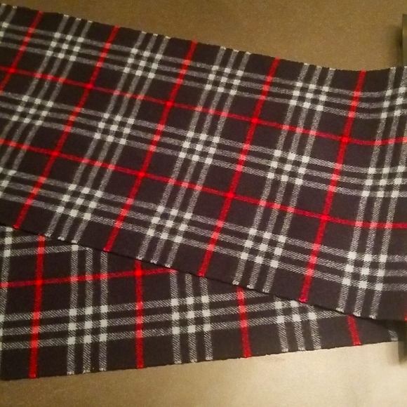 Unisex Burberry 100% Check Cashmere Scarf - Picture 6 of 12
